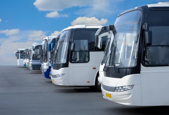 Duży autokar ile miejsc? Poznaj zaskakujące różnice w pojemności