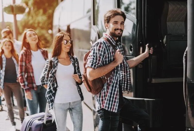 Autokar lux co to znaczy? Poznaj luksus i komfort podróży